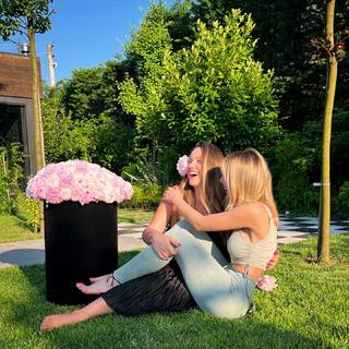 Hande Sarioglu feet photo thumbnail