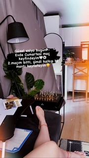 Hande Sarioglu feet photo thumbnail