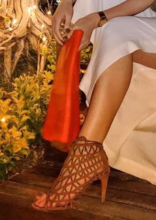 Hande Sarioglu feet photo thumbnail