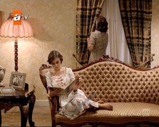 Hande Soral feet photo 8