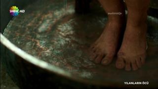 Hande Soral feet photo 16