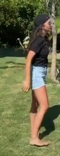 Hande Soral feet photo 17