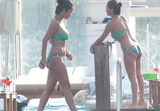 Hande Soral feet photo 3