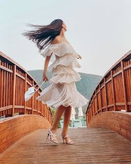 Hande Soral feet photo 16