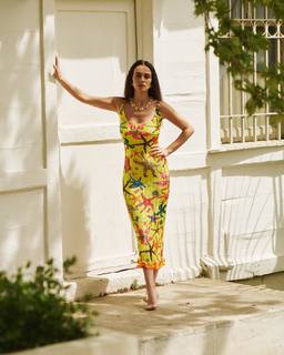 Hande Soral feet photo 10