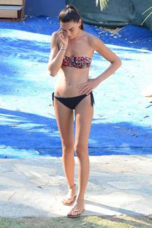 Hande Subasi feet photo 20