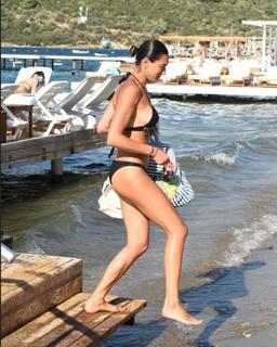 Hande Subasi feet photo 17
