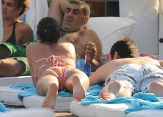 Hande Subasi feet photo 2