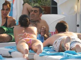 Hande Subasi feet photo 3