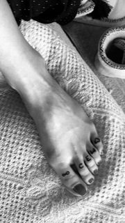 Hande Yener feet photo 14