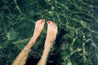 Hande Yener feet photo 12