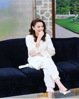Hania Aamir feet photo thumbnail