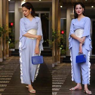 Hania Aamir feet photo thumbnail