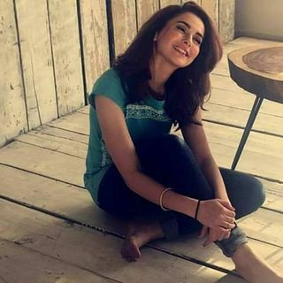Hania Aamir feet photo thumbnail