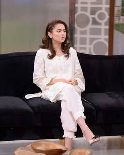 Hania Aamir feet photo thumbnail