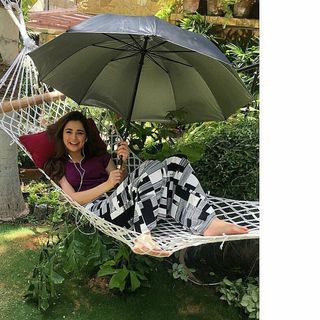 Hania Aamir feet photo thumbnail