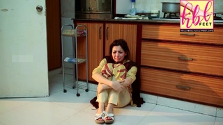 Hania Aamir feet photo thumbnail