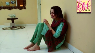 Hania Aamir feet photo thumbnail
