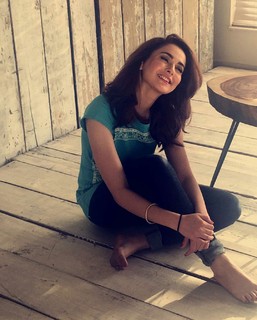 Hania Aamir feet photo thumbnail