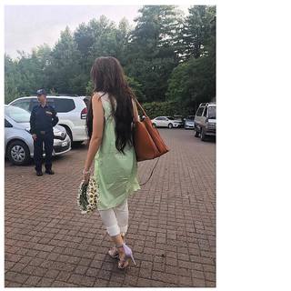 Hania Aamir feet photo thumbnail