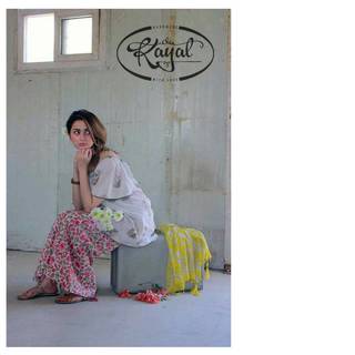 Hania Aamir feet photo thumbnail