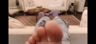 Hania Aamir feet photo thumbnail