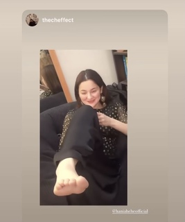 Hania Aamir feet photo thumbnail