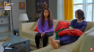 Hania Aamir feet photo thumbnail
