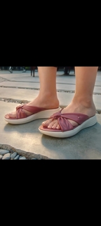 Hania Aamir feet photo thumbnail