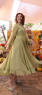 Hania Aamir feet photo thumbnail