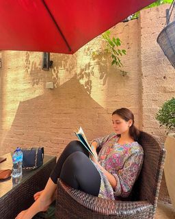 Hania Aamir feet photo thumbnail