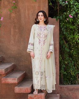 Hania Aamir feet photo thumbnail