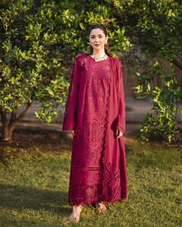 Hania Aamir feet photo thumbnail