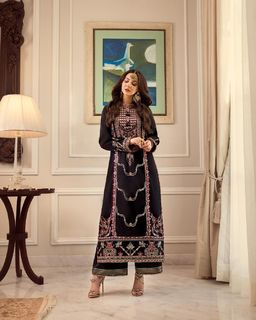 Hania Aamir feet photo thumbnail