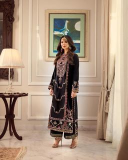 Hania Aamir feet photo thumbnail