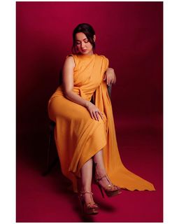 Hania Aamir feet photo thumbnail