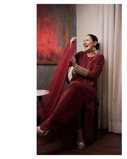 Hania Aamir feet photo thumbnail