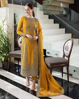 Hania Aamir feet photo thumbnail