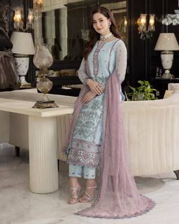 Hania Aamir feet photo thumbnail