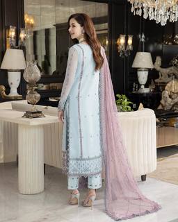Hania Aamir feet photo thumbnail