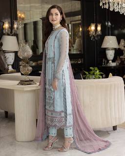 Hania Aamir feet photo thumbnail