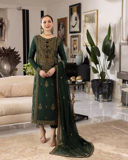 Hania Aamir feet photo thumbnail