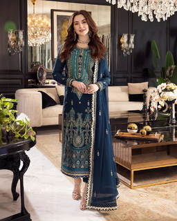 Hania Aamir feet photo thumbnail