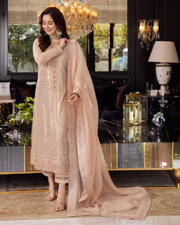 Hania Aamir feet photo thumbnail