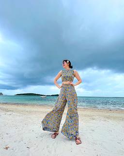 Hania Aamir feet photo thumbnail