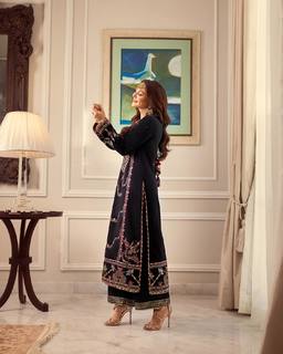 Hania Aamir feet photo thumbnail