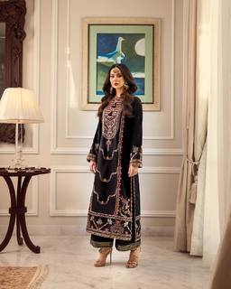 Hania Aamir feet photo thumbnail