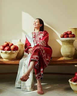 Hania Aamir feet photo thumbnail