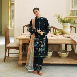 Hania Aamir feet photo thumbnail