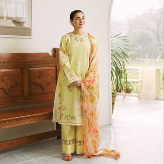 Hania Aamir feet photo thumbnail